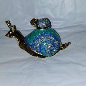 Bejeweled snail trinket box